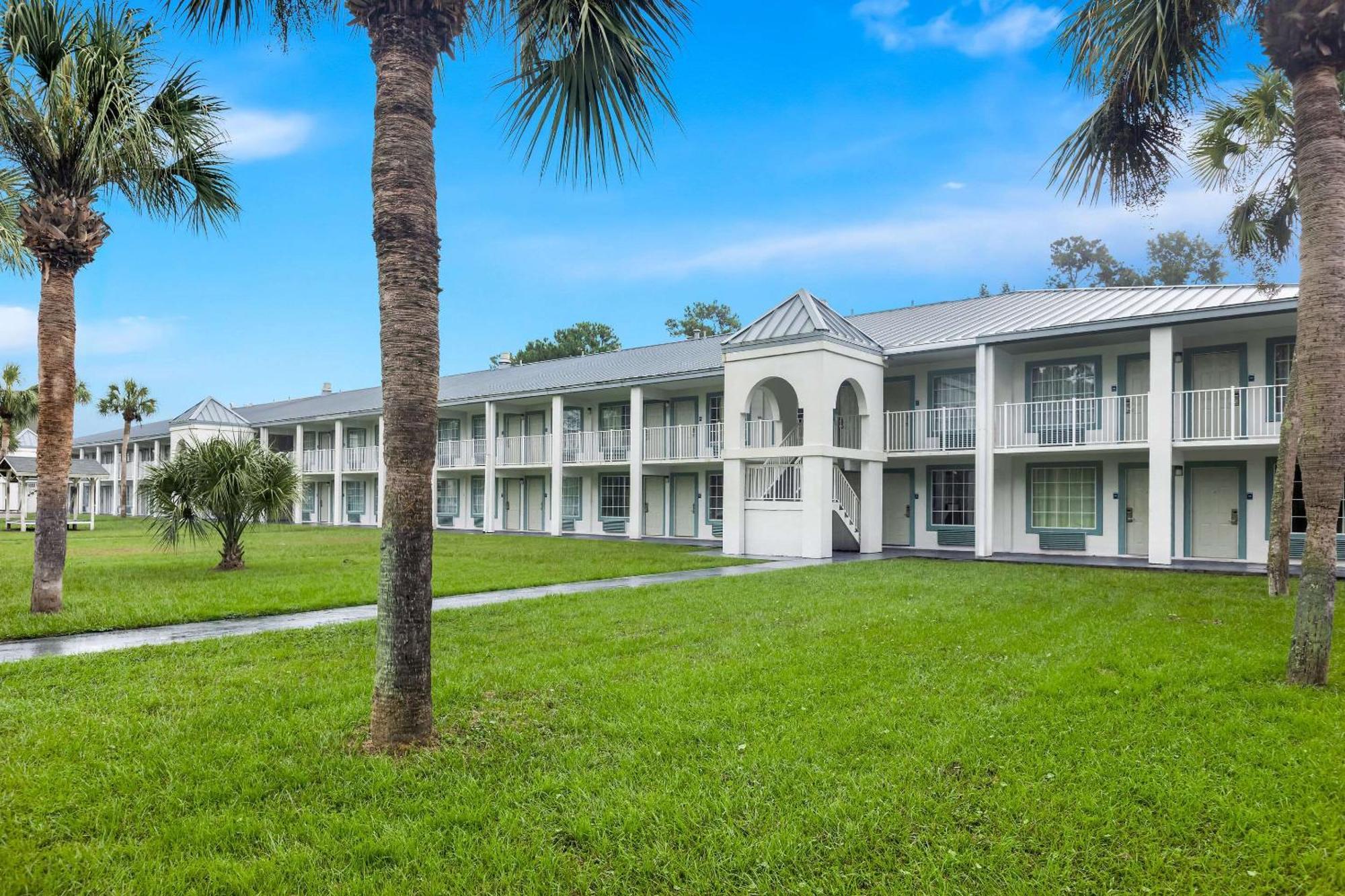 Hotel Suburban Studios Brunswick I-95